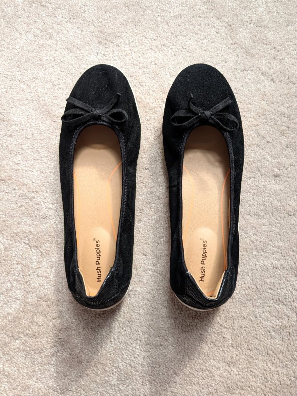 Like New Hush Puppies Tessa Skimmer Flat in Black Suede (Size: 6)